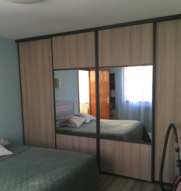 Placard bois et miroir